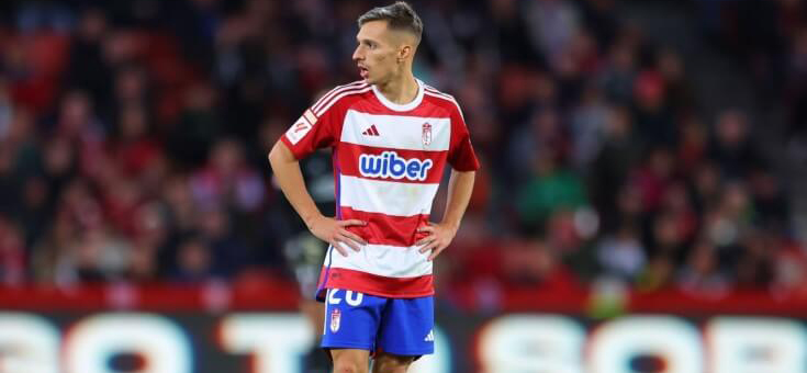While many top clubs are just drawing up their transfer lists, Bayern have already signed a new player for the future! We’re talking about Granada and Spain winger Bryan Zaragoza, who is progressing rapidly in La Liga